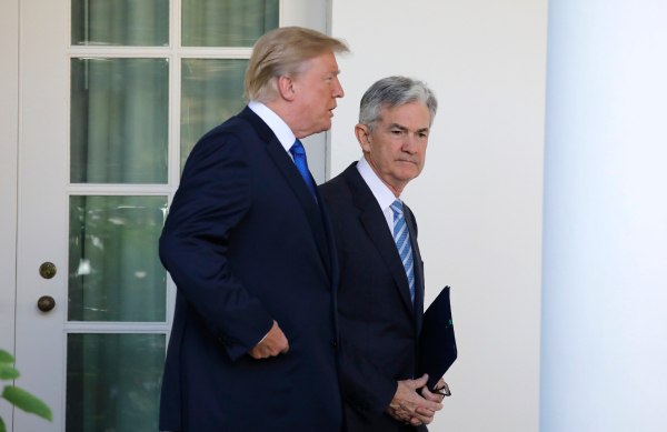 Τραμπ: Ο Πάουελ «πιθανότατα» θα ολοκληρώσει τη θητεία του ως επικεφαλής της Fed