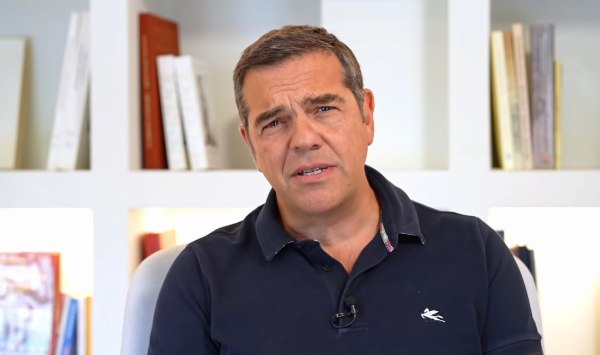 Τσίπρας για Σαντορινιό: Περήφανος που δώσαμε πλάι-πλάι τη μάχη για την απαλλαγή από τη μνημονιακή επιτροπεία