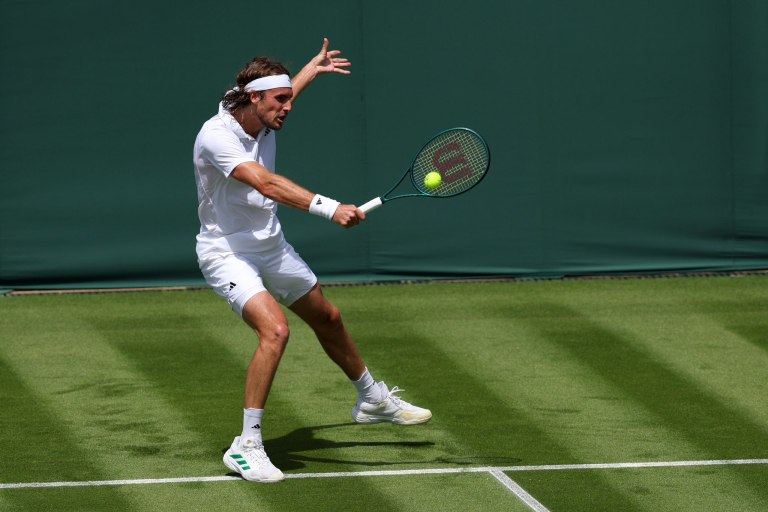 Η στιγμή που ο Τσιτσιπάς πόνεσε περισσότερο στη ζωή του και η σπανακόπιτα της γιαγιάς Σταυρούλας (vid)