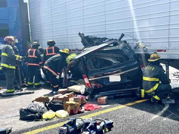 Φλόριντα: Παράνομη αναστροφή νταλίκας προκαλεί τροχαίο με τρεις νεκρούς