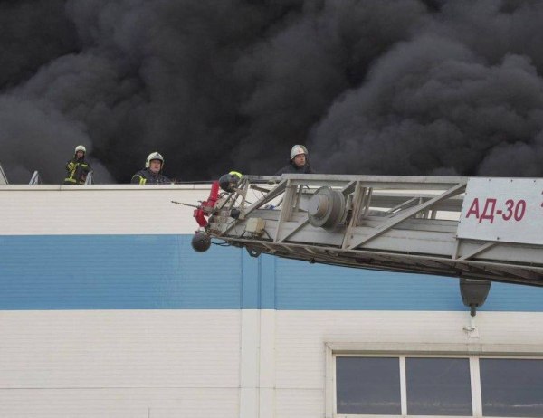 Ρωσικοί πύραυλοι έπληξαν αμερικανικό εργοστάσιο ηλεκτρονικών ειδών στην Ουκρανία – 15 τραυματίες