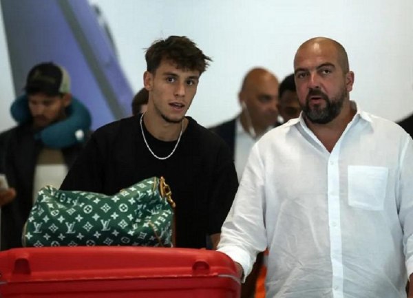 Στη Λισαβόνα για να υπογράψει στην Σπόρτινγκ ο Βαγιαννίδης – Τι δήλωσε