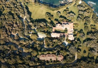 Προς πώληση η βίλα του Μπερλουσκόνι που φιλοξένησε τα διαβόητα πάρτι «μπούνγκα μπούνγκα»