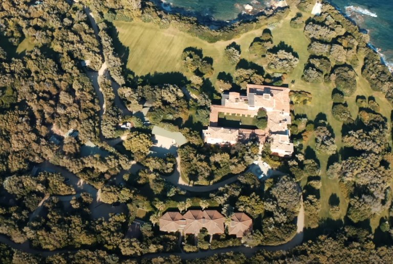 Προς πώληση η βίλα του Μπερλουσκόνι που φιλοξένησε τα διαβόητα πάρτι «μπούνγκα μπούνγκα»