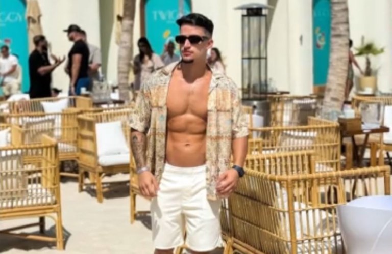 Διέφυγε τον κίνδυνο ο 25χρονος πορνοστάρ που παραλίγο να πνιγεί στη Μύκονο – «Έχει επαφή με το περιβάλλον»