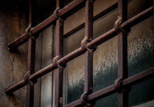 Μιανμάρ: Πήγε ταξίδι με τη γυναίκα της ζωής του και κατέληξε σκλάβος σε στρατόπεδα «απάτης»