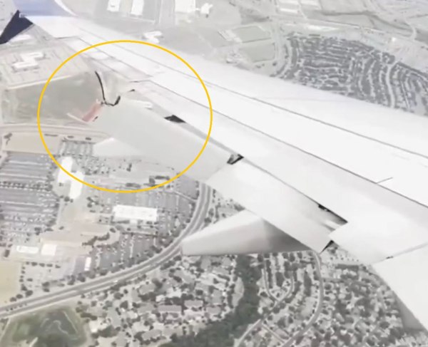 Έναν εφιάλτη έζησαν επιβάτες πτήσης της Delta – Ξεκόλλησε τμήμα του φτερού του αεροσκάφους