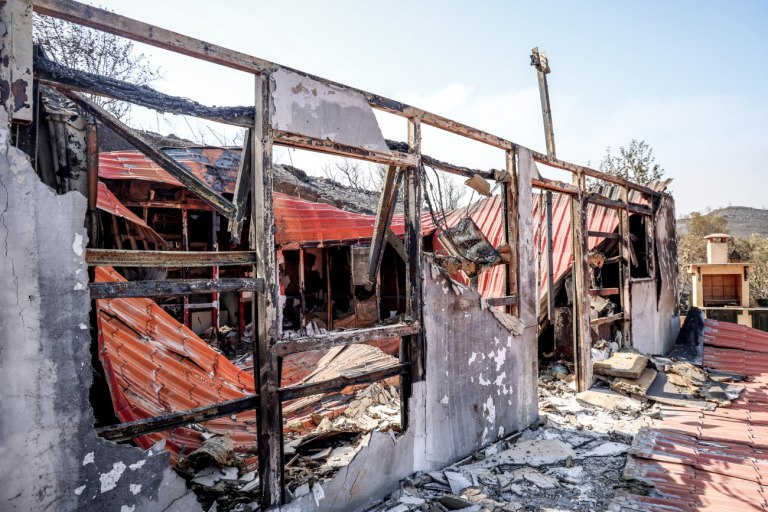 Χίος: «Pass» και «τώρα τρέχουμε» – Όλα τα μέτρα για την αποκατάσταση μετά τις πυρκαγιές