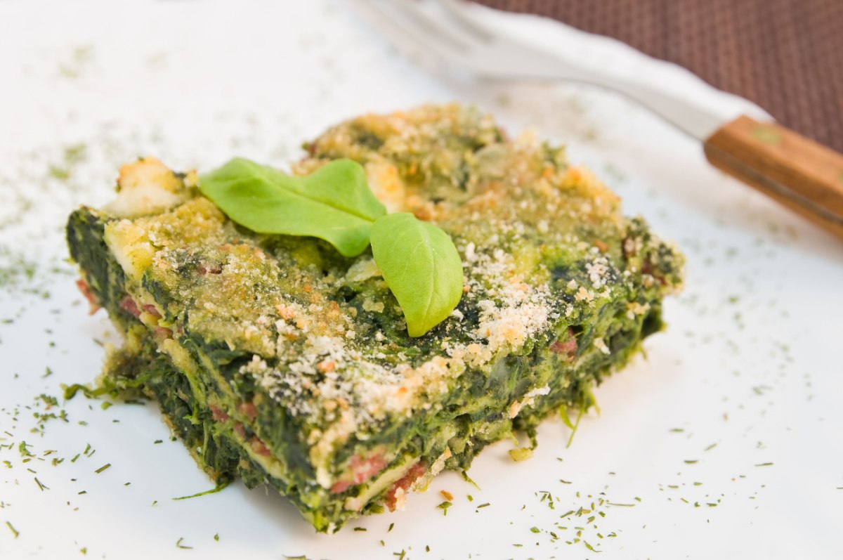 Συνταγή: Χορτόπιτα με κατσικίσιο τυρί, μυρώνια και άνηθο