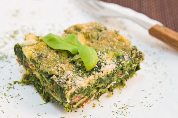 Συνταγή: Χορτόπιτα με κατσικίσιο τυρί, μυρώνια και άνηθο