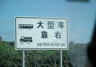 Χαμένοι στη μετάφραση: Όταν η τεχνητή νοημοσύνη τα δίνει όλα έτοιμα, ας μάθουμε ξένες γλώσσες