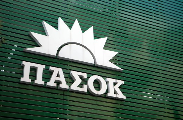 ΠΑΣΟΚ κατά Μητσοτάκη για το ΕΣΥ: «Στην εικονική πραγματικότητα του Μαξίμου, όλα βαίνουν καλώς στην υγεία»