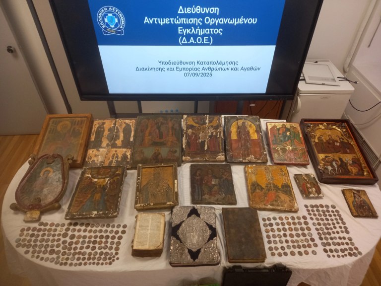 Καλάβρυτα: Τα κειμήλια που ήθελε να πουλήσει ο ηγούμενος – Πώς λειτουργούσε η σπείρα που εξάρθρωσε η ΕΛ.ΑΣ.