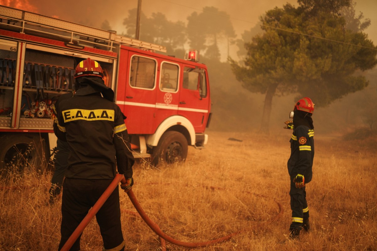 Μαγνησία: Φωτιά στους Αγίους Θεοδώρους – Εκκενώθηκε σχολείο – Σηκώθηκαν τέσσερα εναέρια