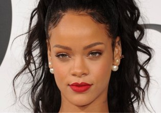 Rihanna: Γέννησε το τρίτο της παιδί της