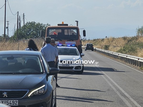 Καμένα Βούρλα: Ξέσπασε φωτιά, σηκώθηκαν τρία εναέρια