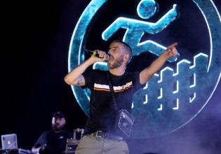 Η πόλη του, Θεσσαλονίκη: Ο ΛΕΞ ανακοίνωσε συναυλία στην συμπρωτεύουσα – Χιλιάδες περιμένουν για ένα εισιτήριο