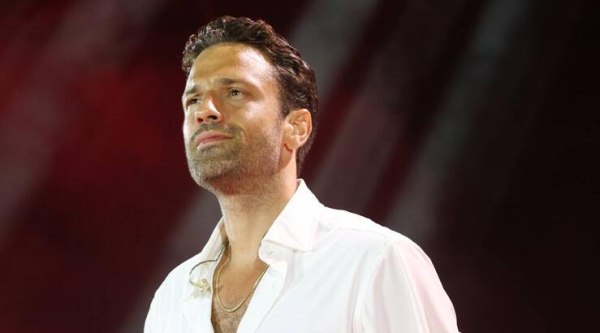 Ο Κωνσταντίνος Αργυρός πήρε… τάιμ άουτ στη συναυλία του για να δει την Εθνική στο Eurobasket: «Εντάξει, νικήσαμε» (vid)