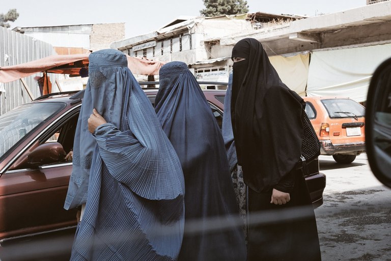 Αφγανιστάν: «Στείλτε τις κόρες σας αλλιώς…» – Με τι σχολεία αντικαθιστούν τα δημοτικά οι Ταλιμπάν