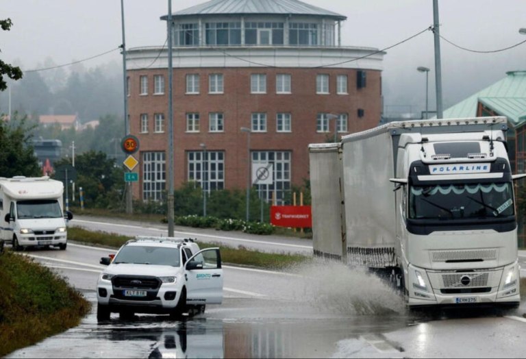 Σουηδία: Πρωτοφανείς πλημμύρες από τη σφοδρή βροχόπτωση στα βορειοανατολικά της χώρας