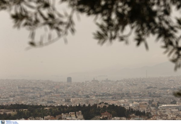 Καιρός: «Θαμπό πέπλο» αφρικανικής σκόνης πάνω από την Αθήνα – Απότομο φθινόπωρο με βροχές τη Δευτέρα