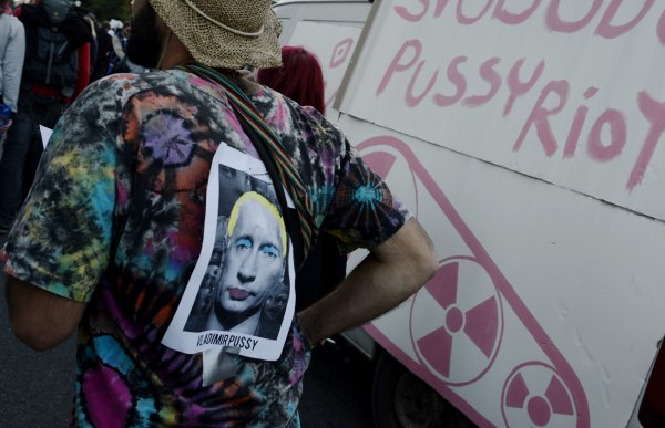 Pussy Riot: Ποινές σε πέντε μέλη της πανκ κολεκτίβας από ρωσικό δικαστήριο