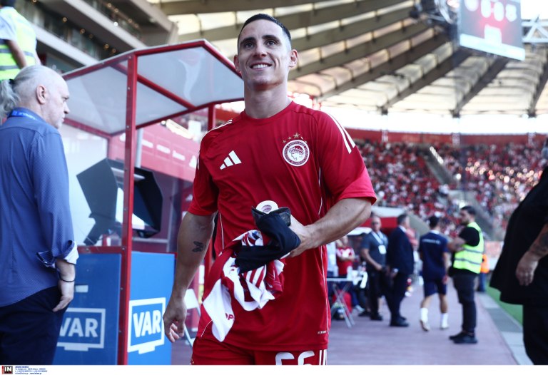 Αποθέωση του Ποντένσε στο Καραϊσκάκη