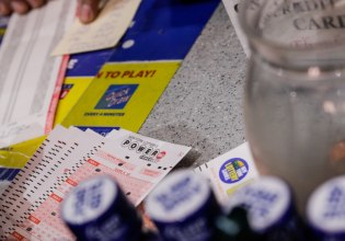 Γερμανία: Βρήκε στο μπουφάν του λότο και κέρδισε 15,3 εκατ. ευρώ