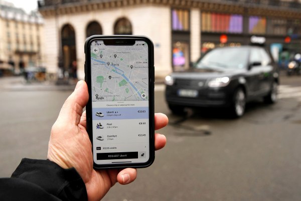 H Uber ελπίζει να φέρει τα πρώτα ρομποταξί στην Ευρώπη