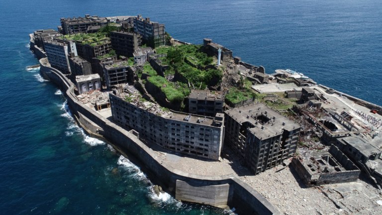 Το νησί-φάντασμα που αφηγείται τις σκιές του Β’ Παγκοσμίου Πολέμου