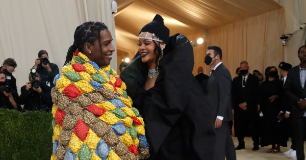 Τι έκρυβαν τα κοστούμια που φορούσε ο A$AP Rocky κατά τη διάρκεια της δίκης του;