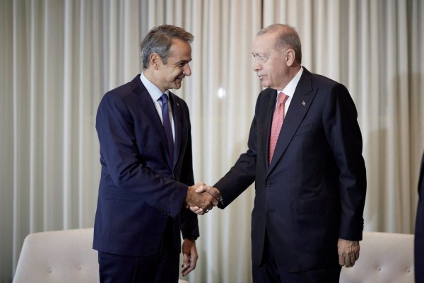 ΣΥΡΙΖΑ-ΚΚΕ-ΠΑΣΟΚ: Στο μικροσκόπιο της αντιπολίτευσης η αναβολή της συνάντησης Μητσοτάκη – Ερντογάν