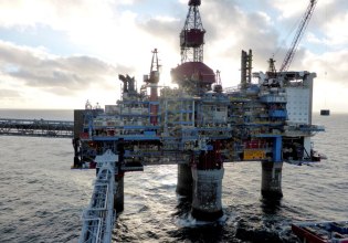 Υδρογονάνθρακες: Chevron και HELLENiQ ENERGY υπέβαλαν προσφορά για τα μπλοκ της Κρήτης