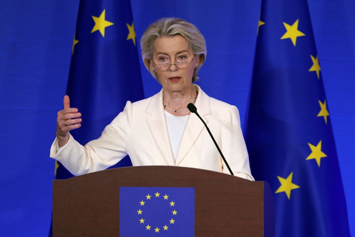 Ούρσουλα φον ντερ Λάιεν: Το αεροπλάνο που τη μετέφερε έχασε επαφή με το GPS – Υποψίες για ρωσική παρεμβολή