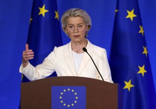 Ούρσουλα φον ντερ Λάιεν: Το αεροπλάνο που τη μετέφερε έχασε επαφή με το GPS – Υποψίες για ρωσική παρεμβολή