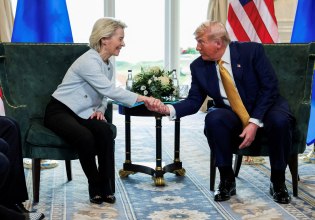 Η ΕΕ στη μέγκενη του Τραμπ – Φοβάται την παγίδα πίσω από την απαίτηση για επιβολή δασμών 100% στην Κίνα