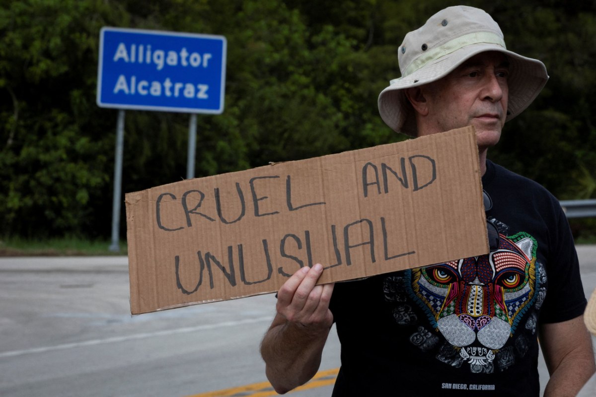 ΗΠΑ: Να μείνει ανοιχτό το «Αλκατράζ με αλιγάτορες» όσο εξετάζεται η έφεση Τραμπ, αποφάσισε το δικαστήριο