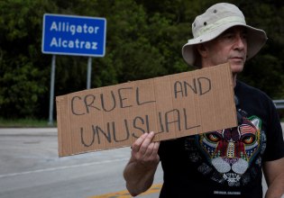 ΗΠΑ: Να μείνει ανοιχτό το «Αλκατράζ με αλιγάτορες» όσο εξετάζεται η έφεση Τραμπ, αποφάσισε το δικαστήριο