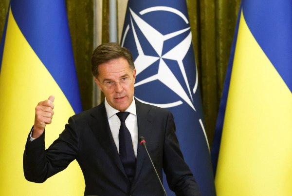 Ρούτε προς Πούτιν: Θα υπερασπιστούμε κάθε σπιθαμή του εδάφους του ΝΑΤΟ