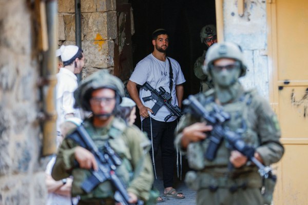 Δυτική Όχθη: Ο ισραηλινός στρατός εισέβαλε στο σπίτι του και συνέλαβε τον δήμαρχο της Χεβρώνας