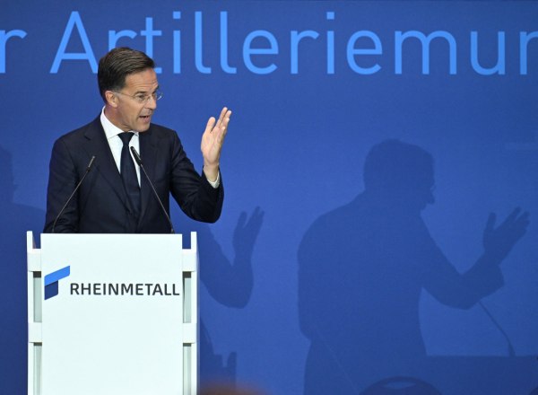 Reuters: Το ΝΑΤΟ δεν αντιμετωπίζει την εισβολή ρωσικών drones στην Πολωνία ως επίθεση