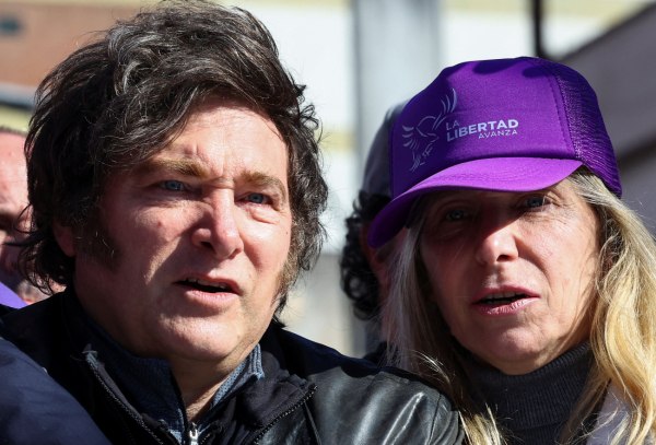 Αργεντινός δικαστής απαγορεύει τη δημοσίευση των ηχογραφήσεων της Καρίνα Μιλέι εν μέσω σκανδάλου