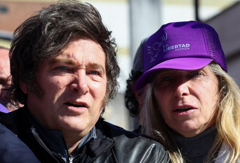 Αργεντινός δικαστής απαγορεύει τη δημοσίευση των ηχογραφήσεων της Καρίνα Μιλέι εν μέσω σκανδάλου