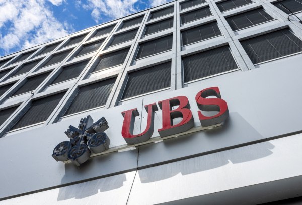 Γαλλία: Κορύφωση της αβεβαιότητας βλέπει η UBS εν όψει της κρίσιμης ψήφου εμπιστοσύνης