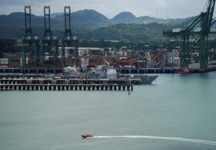 Βενεζουέλα: Οι ΗΠΑ απειλούν για τις υπερπτήσεις πάνω από τα αμερικανικά πλοία – «Καρτέλ κυβερνά τη χώρα»