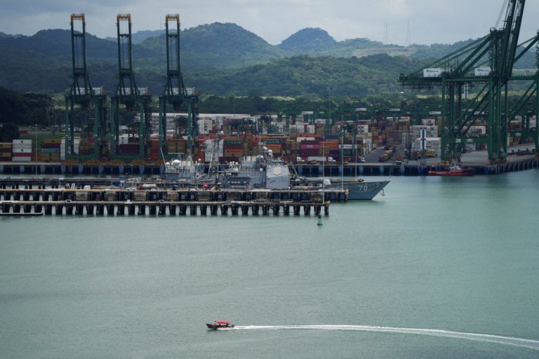 Βενεζουέλα: Οι ΗΠΑ απειλούν για τις υπερπτήσεις πάνω από τα αμερικανικά πλοία – «Καρτέλ κυβερνά τη χώρα»