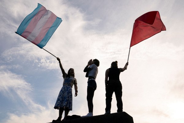 Διεμφυλικά άτομα: Η βία εις βάρος τους έχει αυξηθεί στην ΕΕ από το 2019 – «Ένα στα τρία έχει δεχθεί επίθεση»