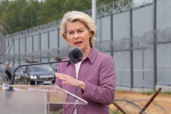 Κομισιόν: Επιβεβαιώνει τη «ρωσική παρεμβολή» στο αεροσκάφος της Λάιεν – «Συνηθισμένοι σε τέτοιες απειλές»