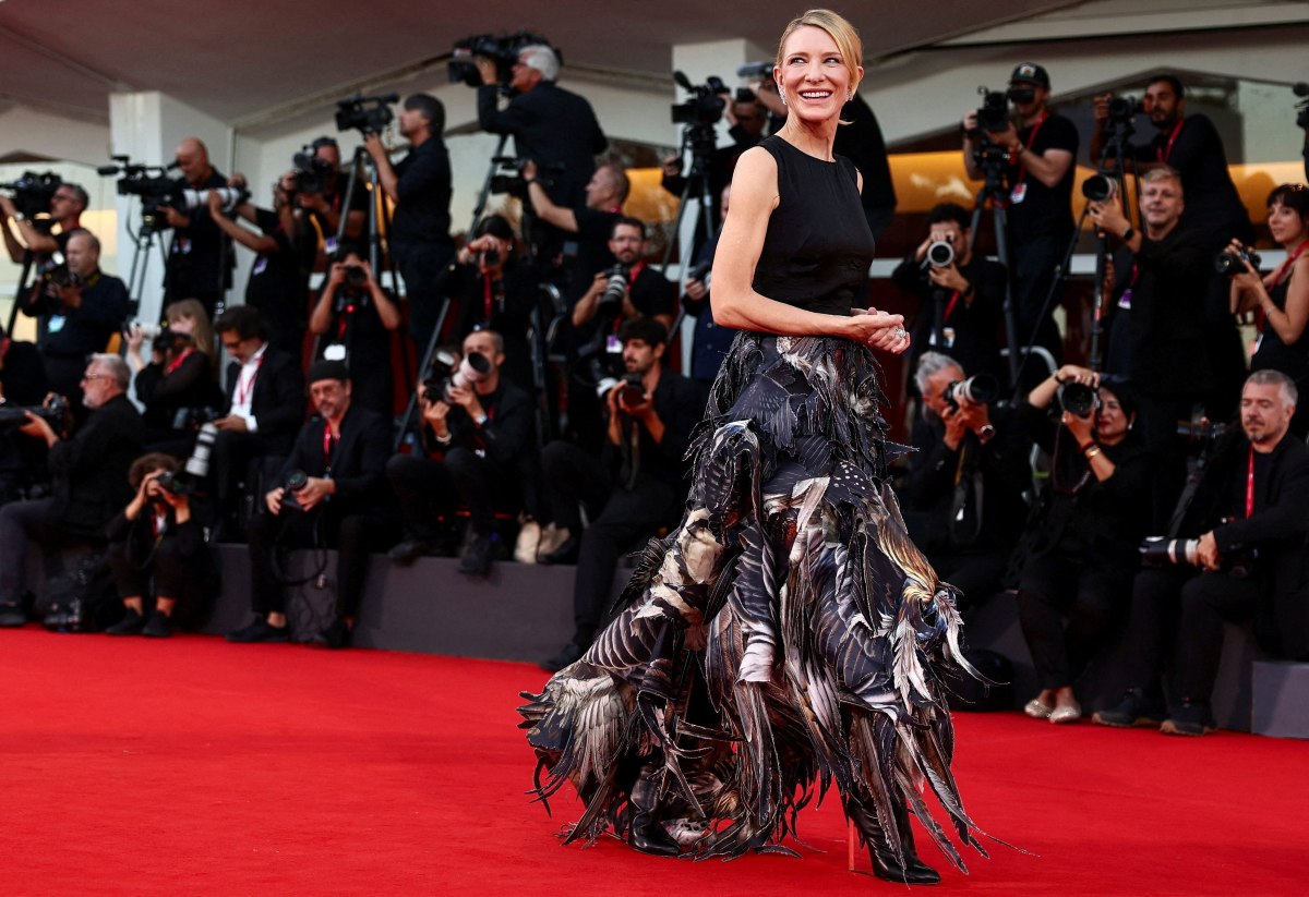 Η Κέιτ Μπλάνσετ λάμπει στη Βενετία – Η ταινία του Τζιμ Τζάρμους «Father Mother Sister Brother» κερδίζει 5λεπτο χειροκρότημα