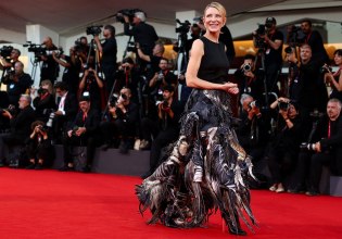 Η Κέιτ Μπλάνσετ λάμπει στη Βενετία – Η ταινία του Τζιμ Τζάρμους «Father Mother Sister Brother» κερδίζει 5λεπτο χειροκρότημα